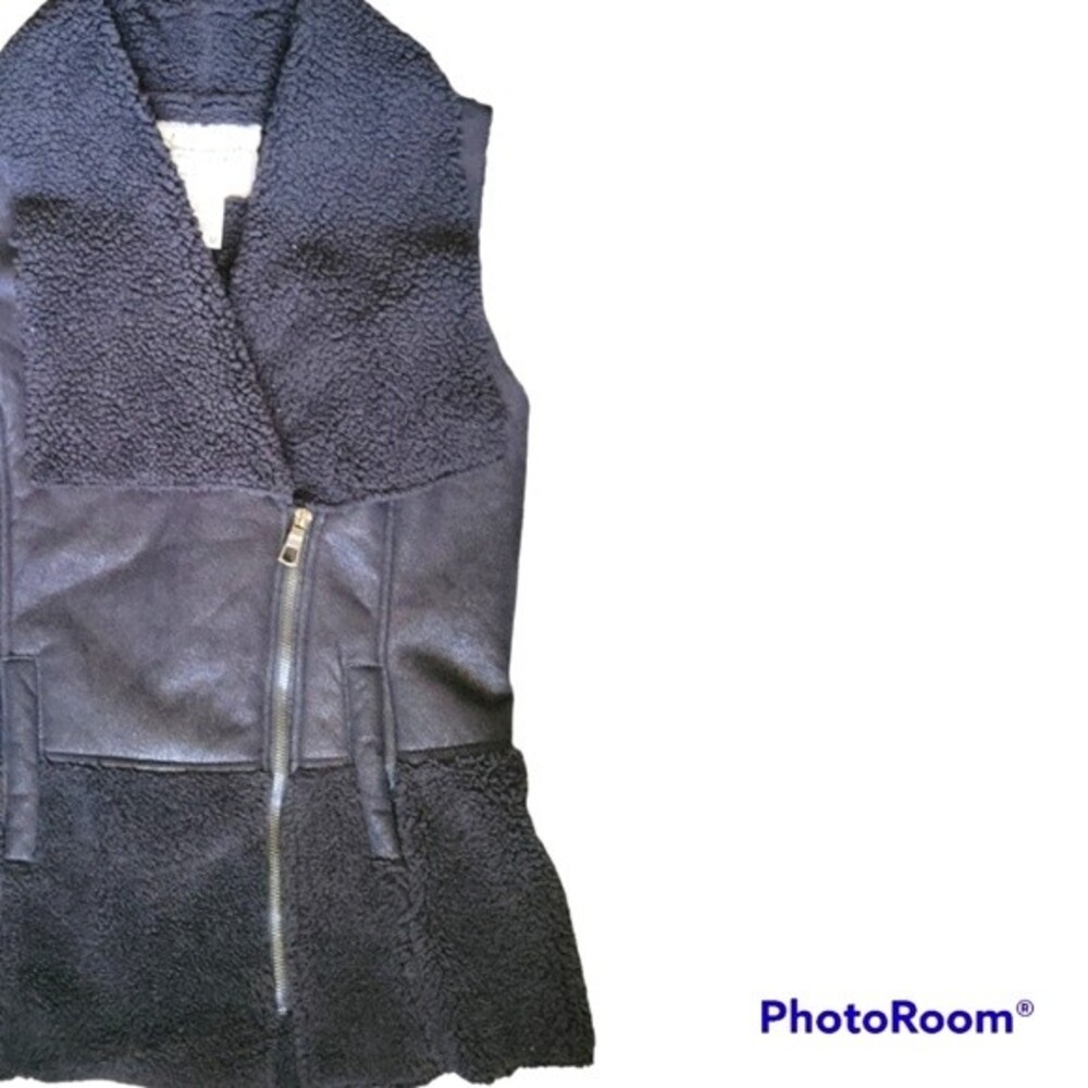 AMERICAN RAG Black Faux Suede/Leather & Fleece Vest - M